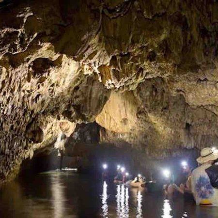 exploring_caves_in_panama2_med